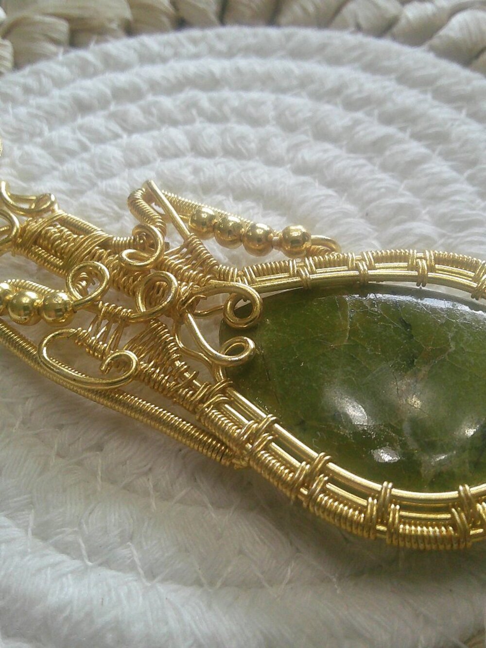 Stunning AUSTRALIAN GREEN OPAL Handmade GOLD WIRE-WRAPPED Guitar Pendant/Chain